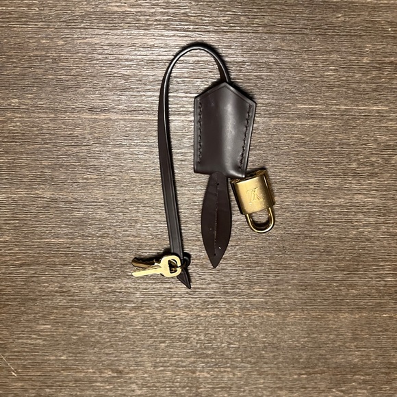 Louis Vuitton Normandy - Picture 9 of 10